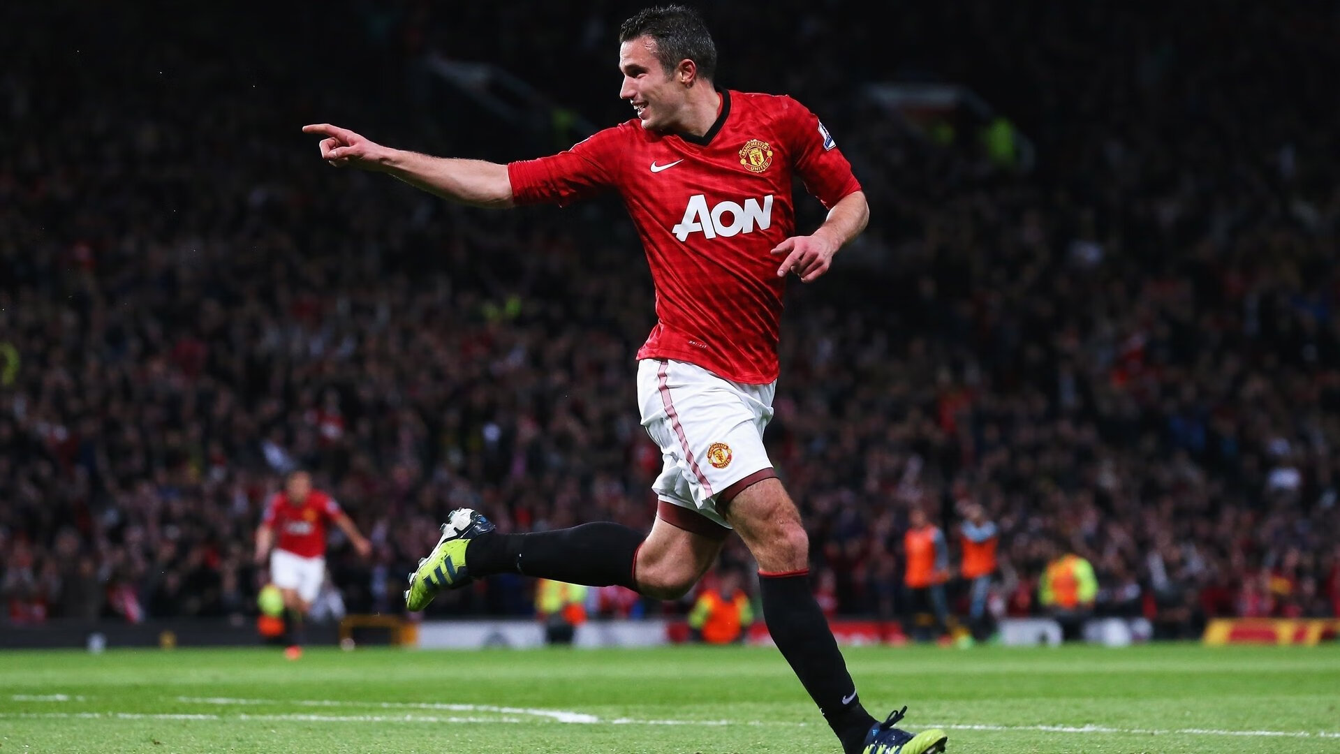 球场下雪太大，瑞士球员主动帮裁判扫线，瑞士球员受伤